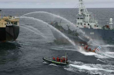 Greenpeace Offensive, Little on Big