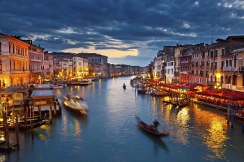 venice-canal-grande-nightview