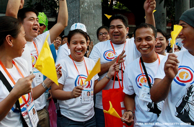 Filipino_happy_2_Pope_CNNPH